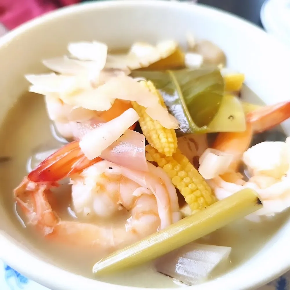 Soupe de Crevettes À la Citronnelle Tôm Yam Kroung